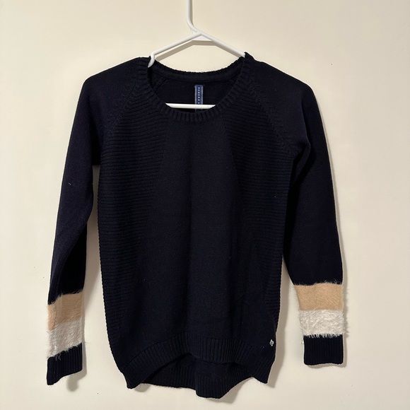 Sweater - Picture 1 of 2